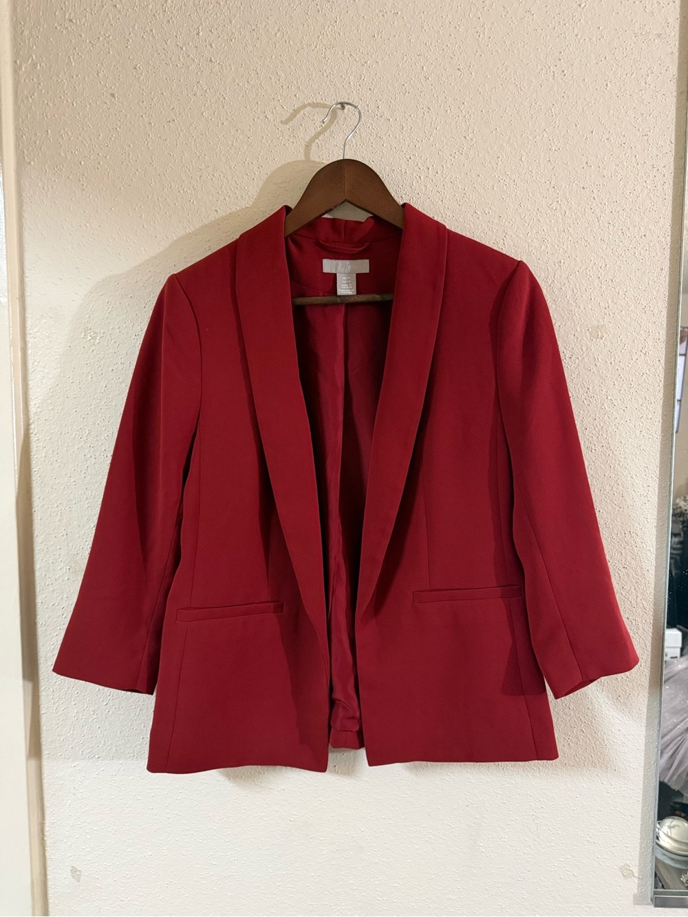 pre-owned H&M women's red blazer size SP open-front design with a shawl lapel